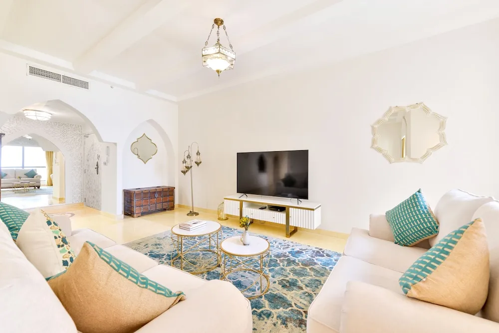 Deluxe 3BR Apartment plus maids room