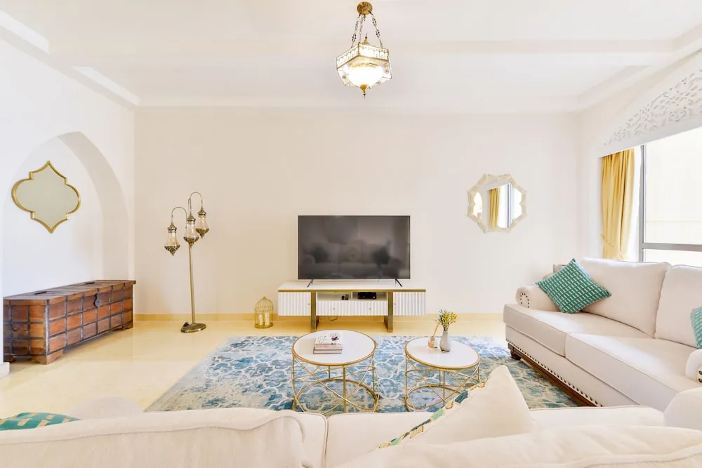 Deluxe 3BR Apartment plus maids room