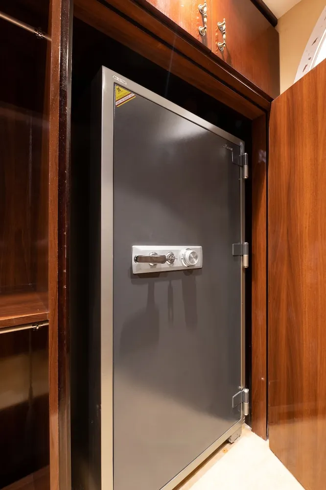 Deluxe 3BR Apartment plus maids room
