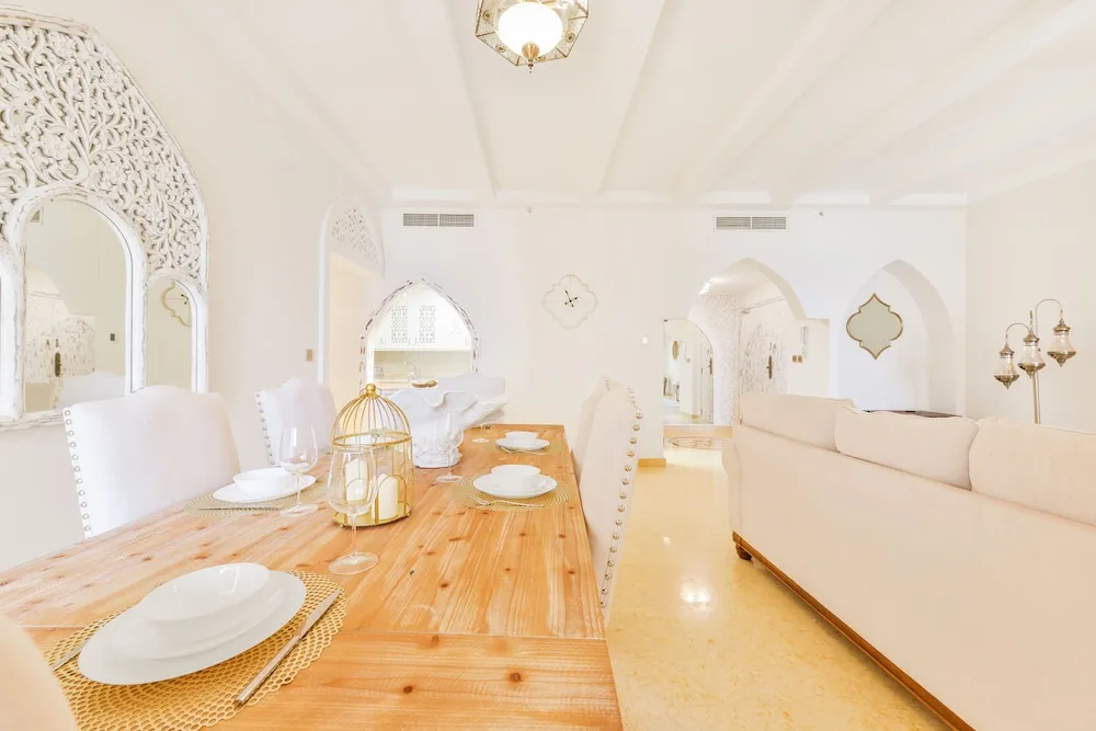 Deluxe 3BR Apartment plus maids room