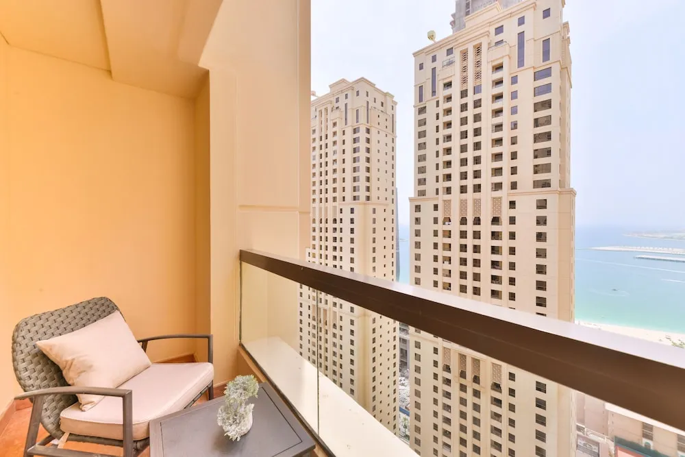Deluxe 3BR Apartment plus maids room