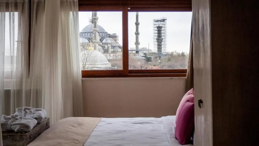 Büyük Yataklı Tek Kişilik Oda, Balkon, Deniz Manzaralı