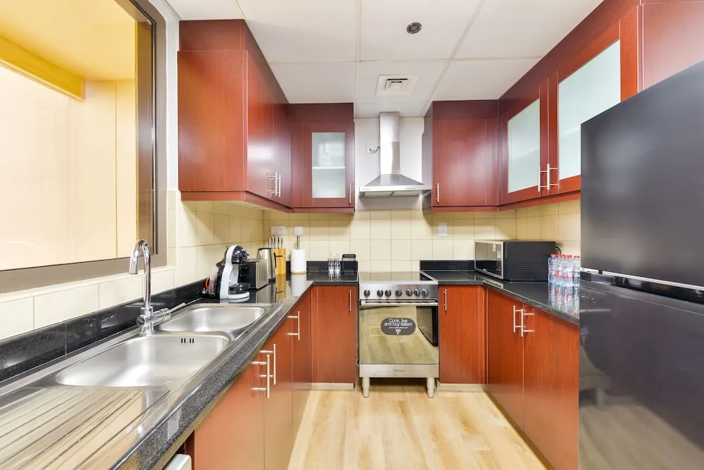 Deluxe 1BR Apartment - Marina View
