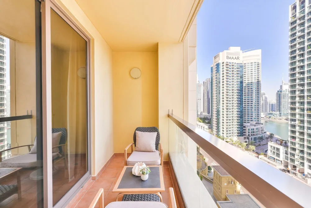 Deluxe 1BR Apartment - Marina View