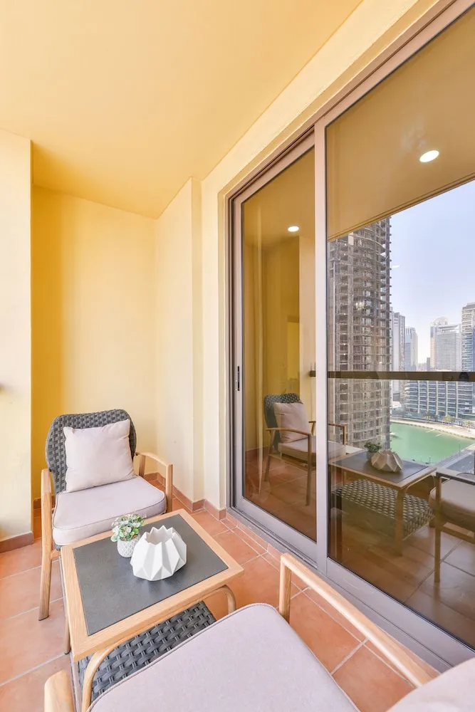 Deluxe 1BR Apartment - Marina View