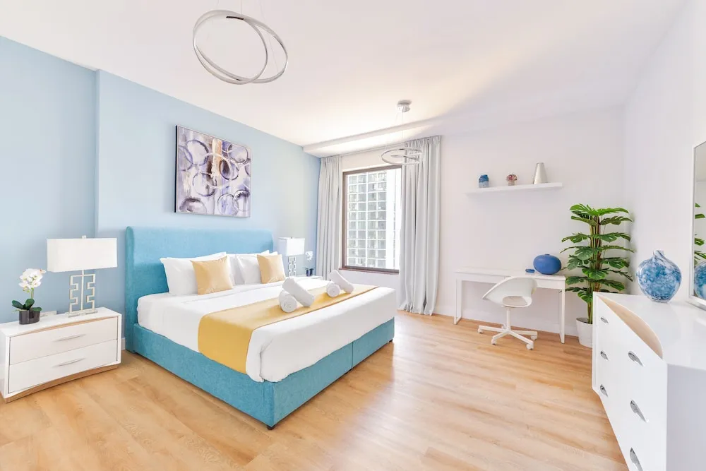 Deluxe 1BR Apartment - Marina View
