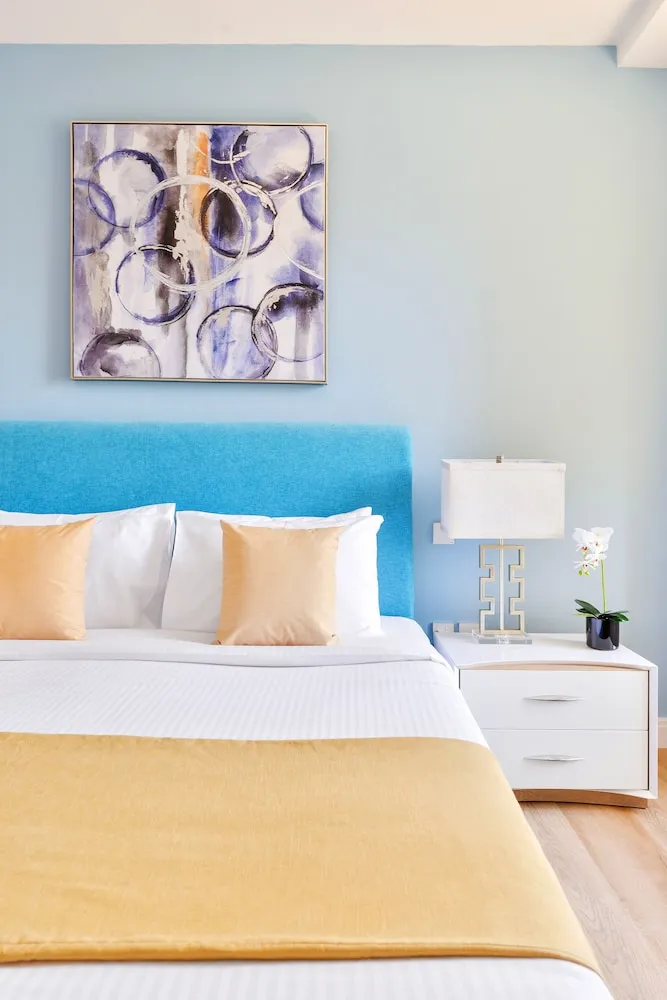 Deluxe 1BR Apartment - Marina View