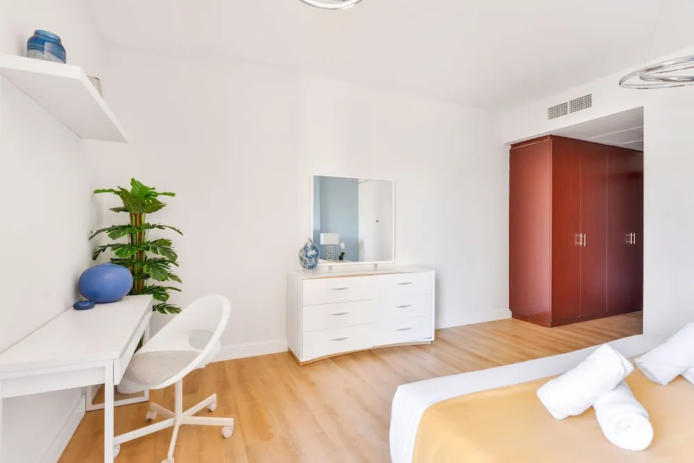 Deluxe 1BR Apartment - Marina View