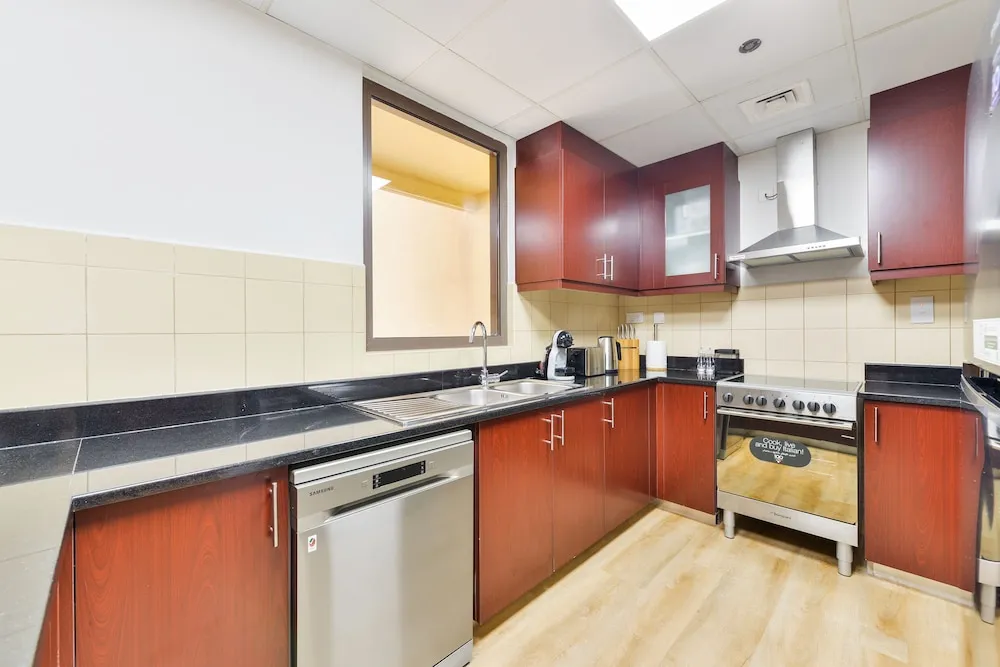 Deluxe 1BR Apartment - Marina View