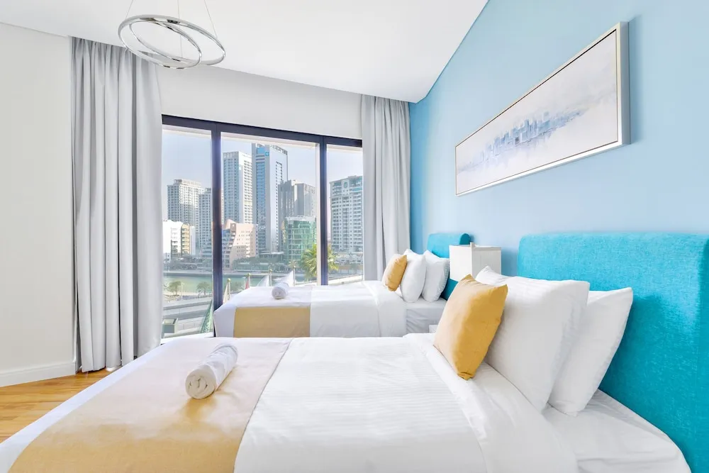 Deluxe 3BR Apartment and maids room - Sea View