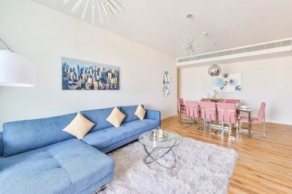 Deluxe 3BR Apartment and maids room - Sea View