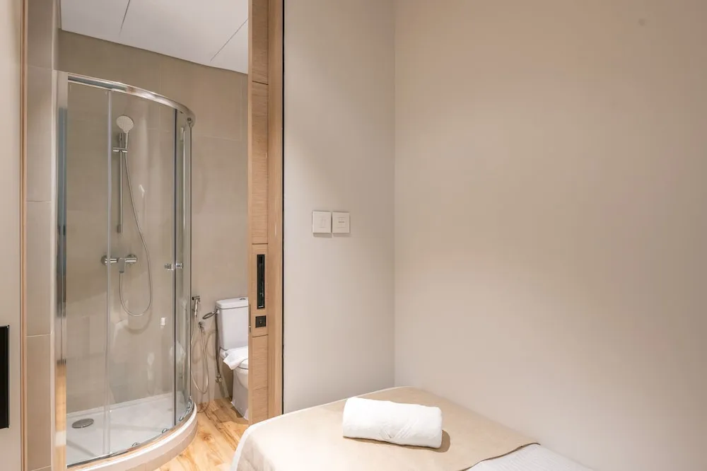 Deluxe 3BR Apartment and maids room - Sea View