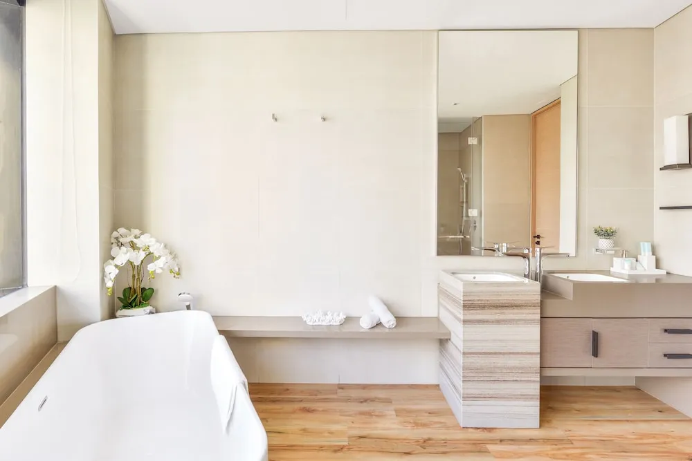 Deluxe 3BR Apartment and maids room - Sea View