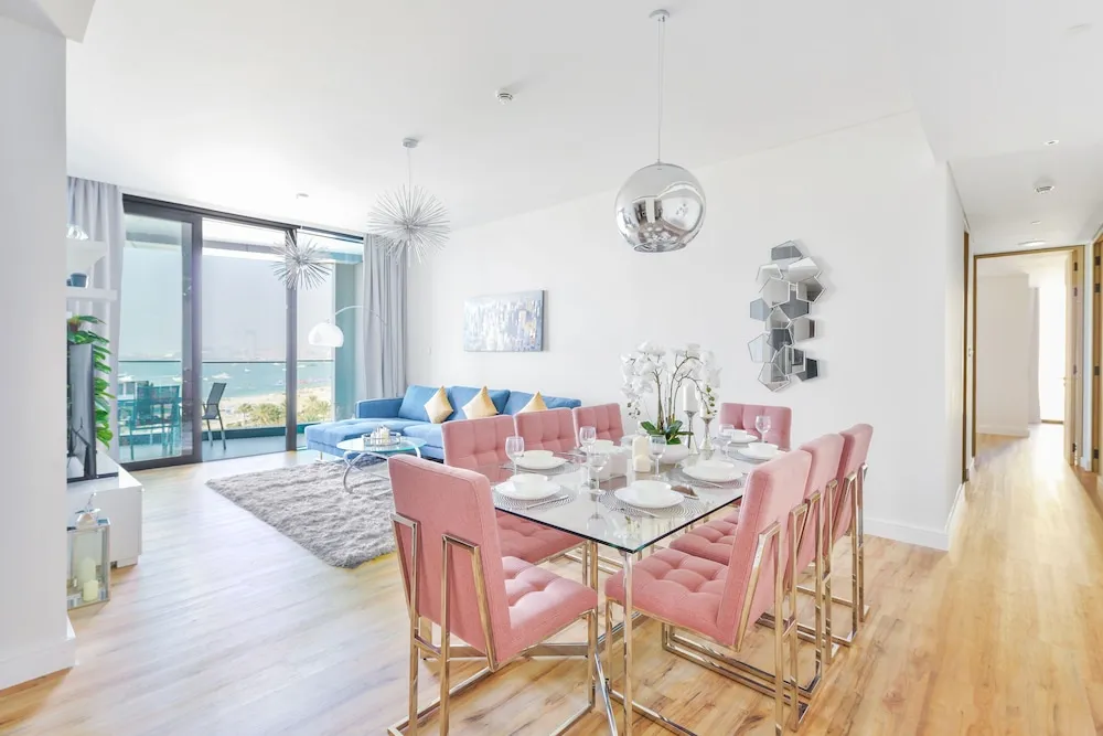 Deluxe 3BR Apartment and maids room - Sea View