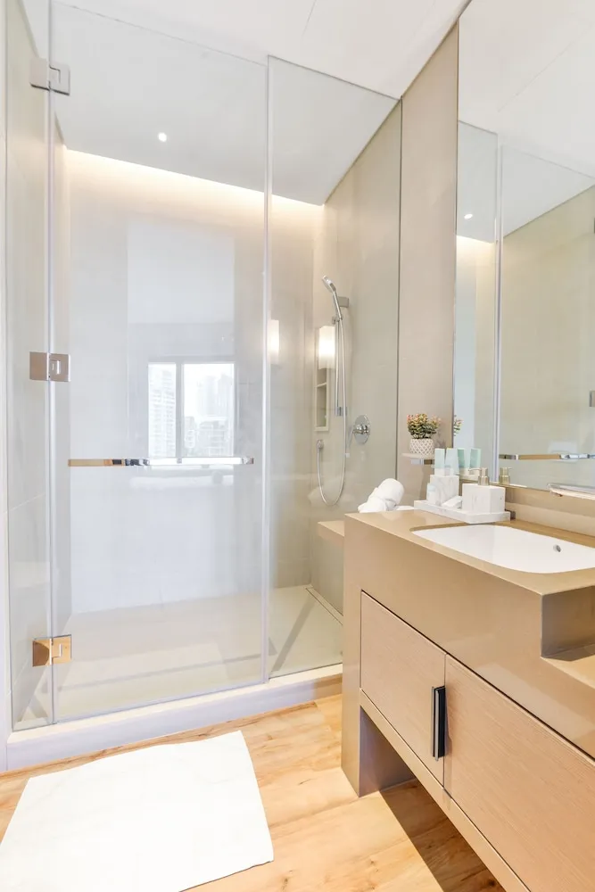 Deluxe 3BR Apartment and maids room - Sea View