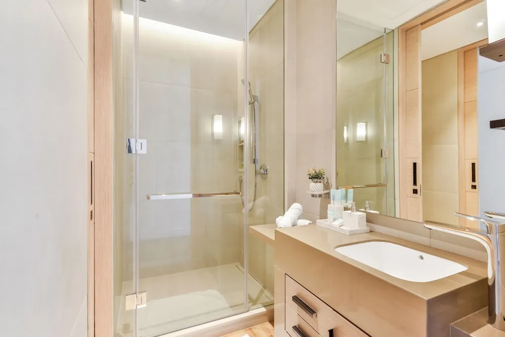 Deluxe 3BR Apartment and maids room - Sea View