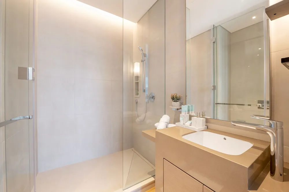 Deluxe 3BR Apartment and maids room - Sea View