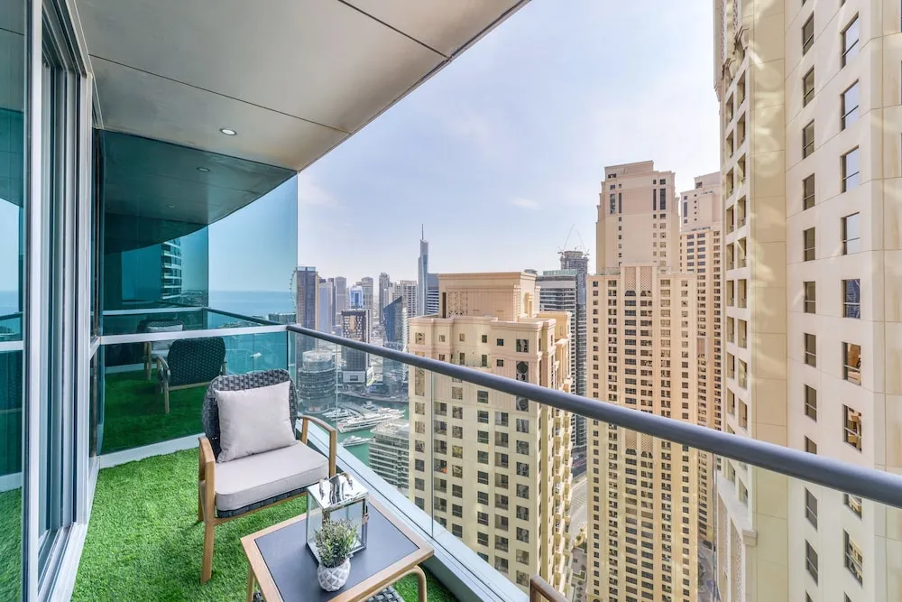Deluxe 2BR Apartment