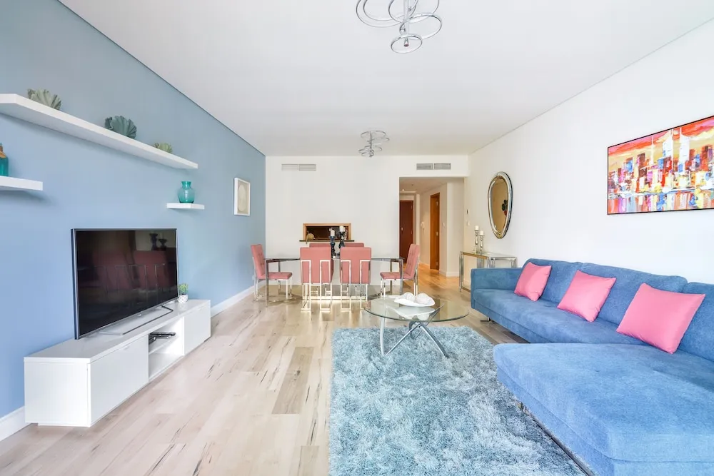 Deluxe 2BR Apartment