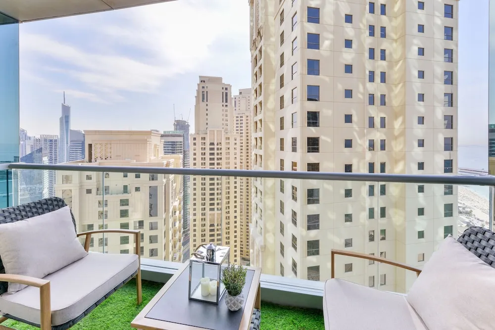 Deluxe 2BR Apartment