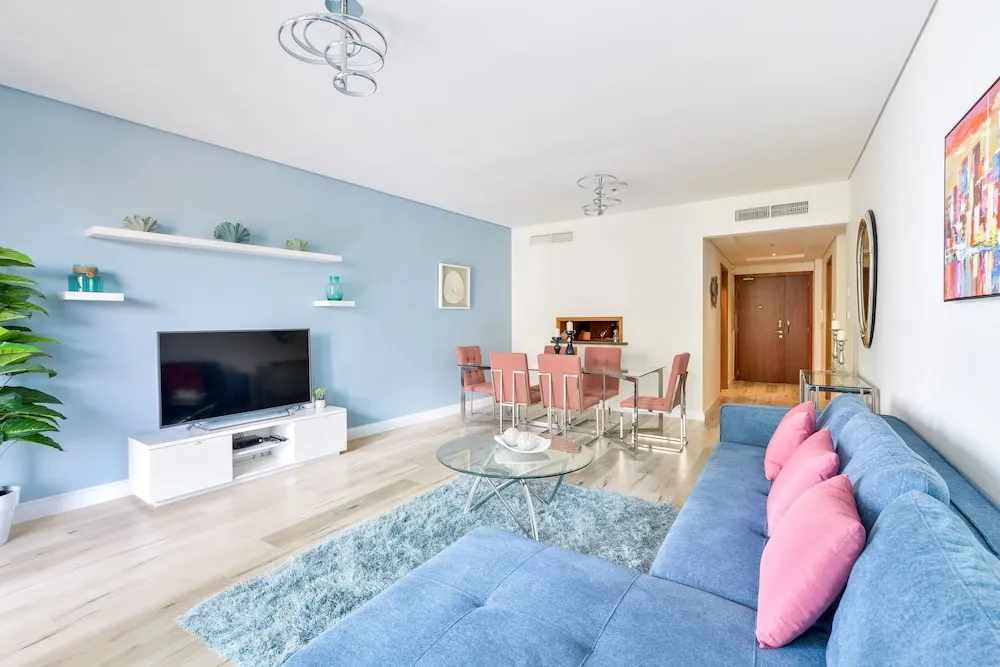 Deluxe 2BR Apartment
