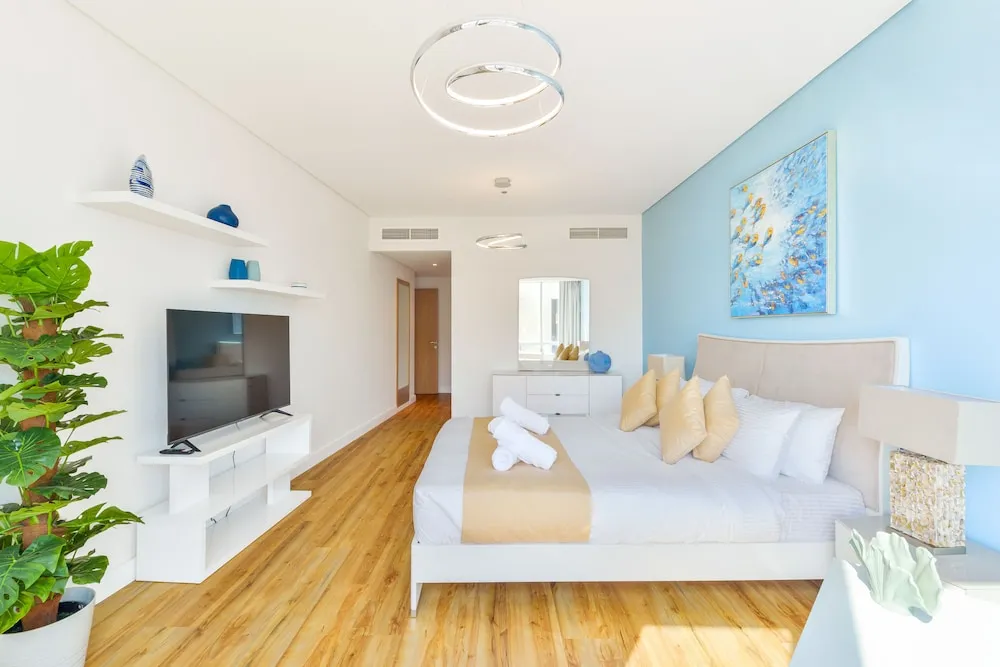 Deluxe 3BR Apartment plus maids room