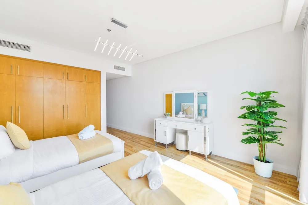 Deluxe 3BR Apartment plus maids room