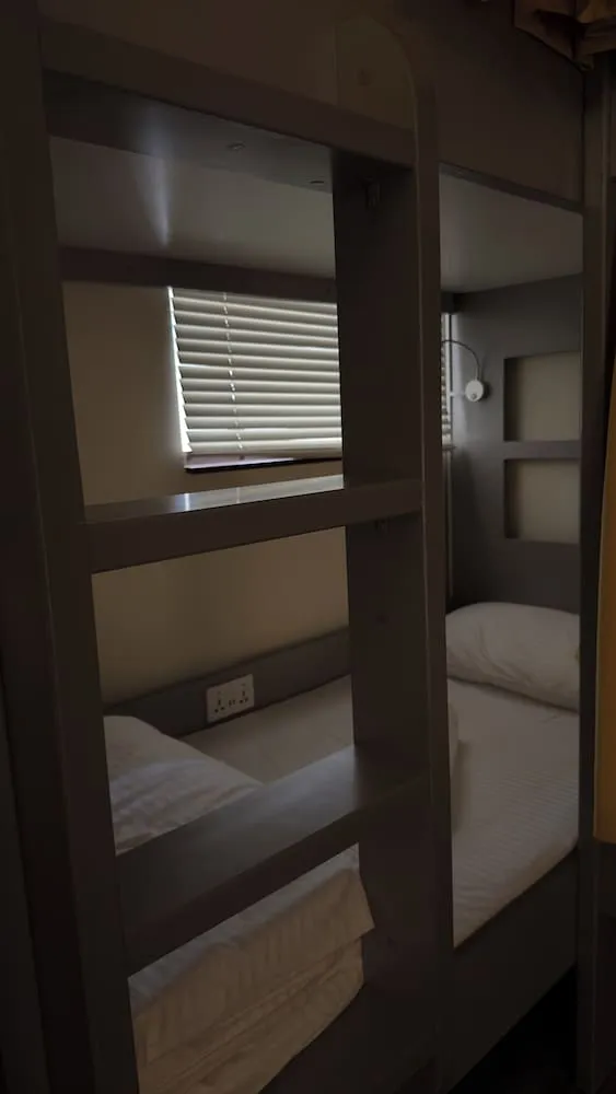 Deluxe Ortak Ranzalı Oda, Şehir Manzaralı