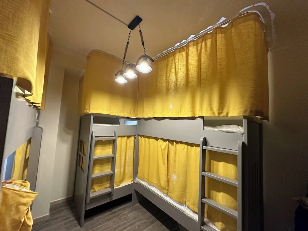 Deluxe Ortak Ranzalı Oda, Şehir Manzaralı