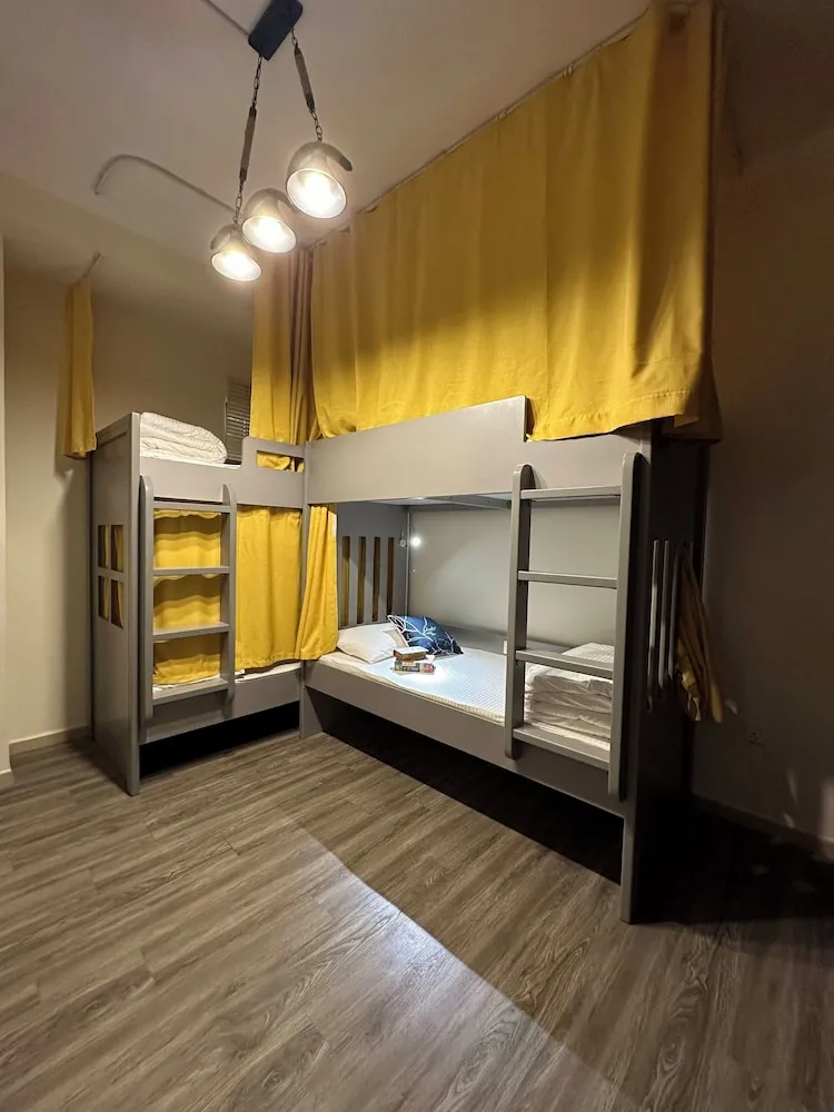 Deluxe Ortak Ranzalı Oda, Şehir Manzaralı