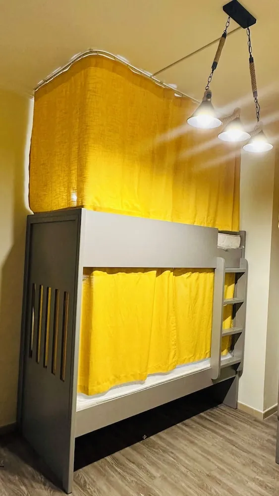 Deluxe Ortak Ranzalı Oda, Şehir Manzaralı