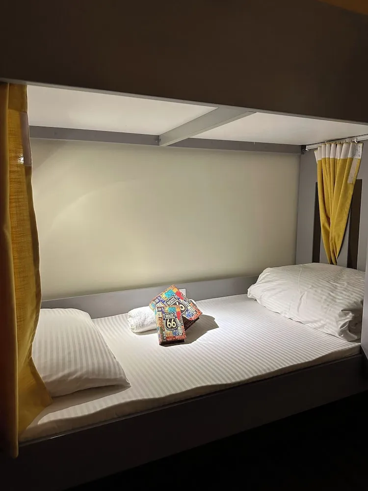 Deluxe Ortak Ranzalı Oda, Şehir Manzaralı