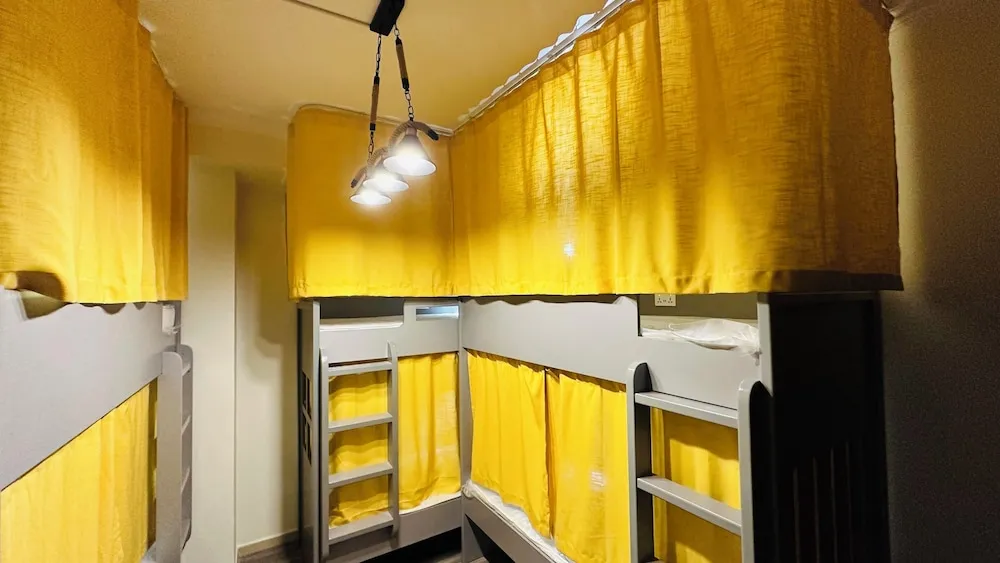 Deluxe Ortak Ranzalı Oda, Şehir Manzaralı