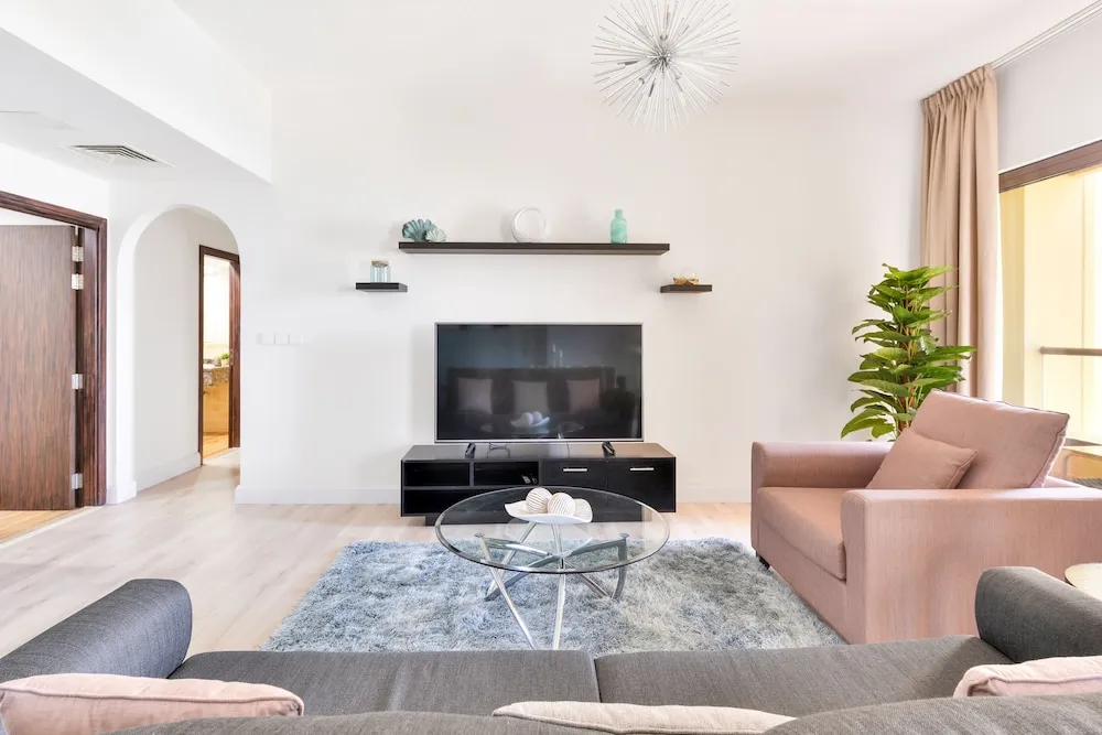 Deluxe 2BR Apartment