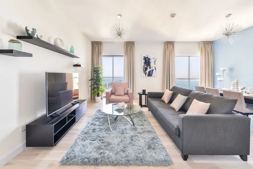 Deluxe 2BR Apartment