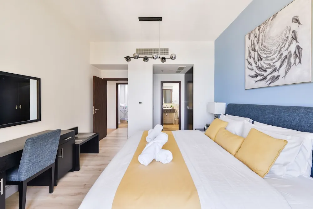 Deluxe 2BR Apartment