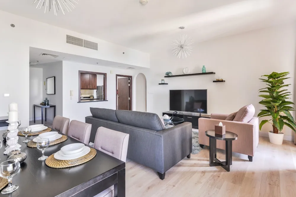 Deluxe 2BR Apartment