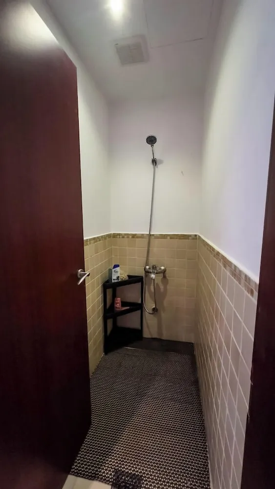 Comfort Ortak Ranzalı Oda, Sigara İçilmez, Bahçeli