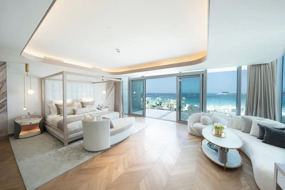 EPIC Three-Bedroom Pool Party Suite with XL Pool