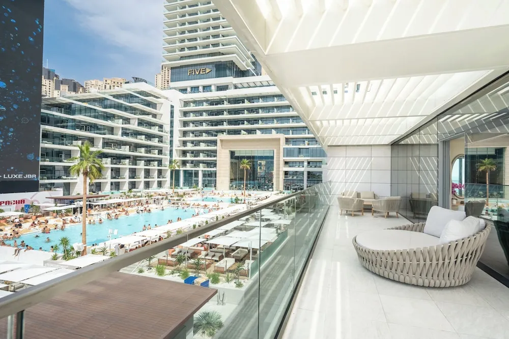 EPIC Three-Bedroom Pool Party Suite with XL Pool