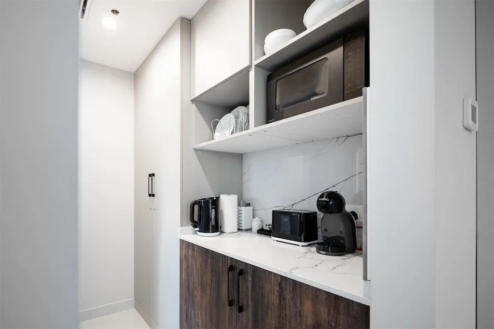 Stüdyo, Havuz Manzaralı