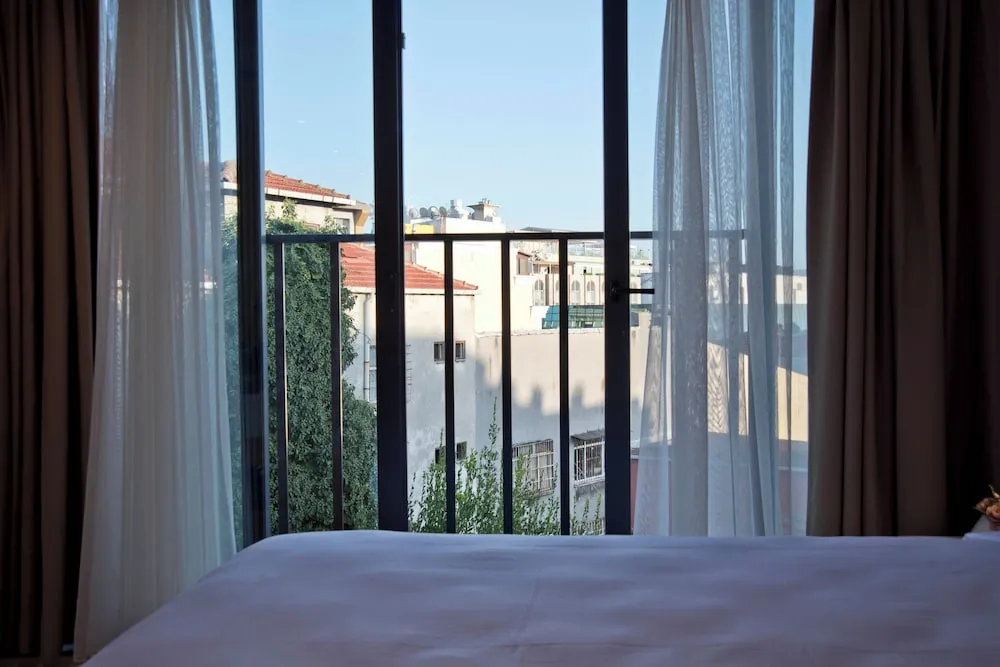 Superior Tek Büyük Yataklı Oda, Kısmi Deniz Manzaralı