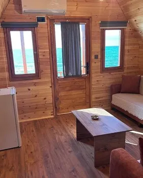 BLACKSTONE BEACH HOTEL