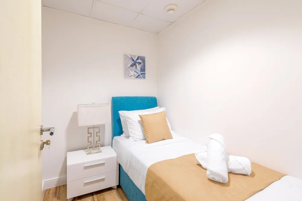 Deluxe 2BR Apartment plus maids room - Sea View