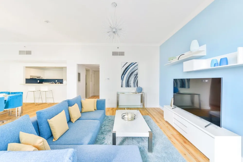 Deluxe 2BR Apartment plus maids room - Sea View