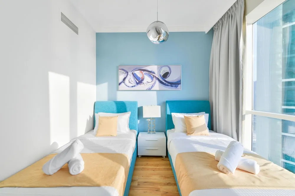 Deluxe 2BR Apartment plus maids room - Sea View