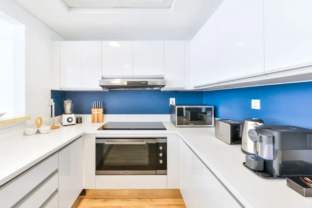 Deluxe 2BR Apartment plus maids room - Sea View