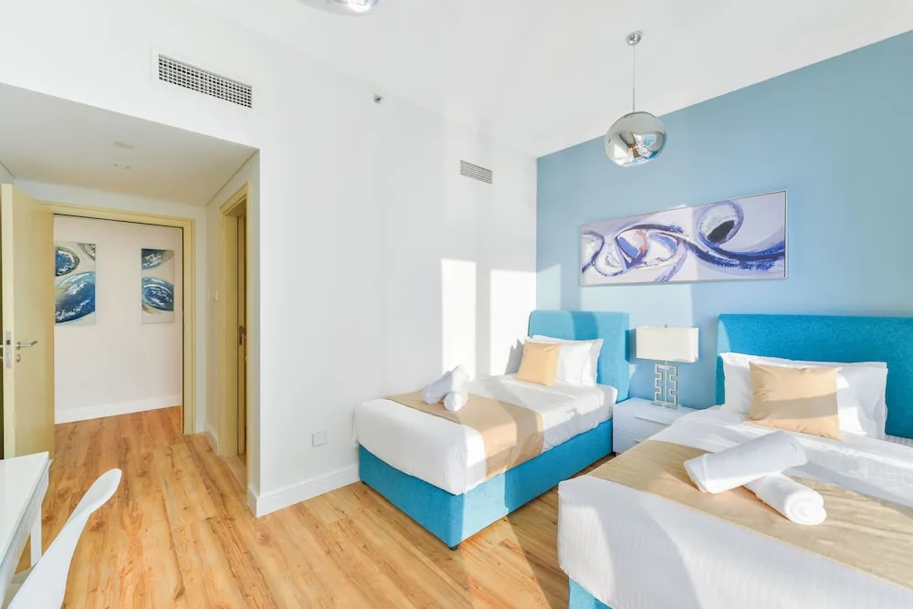 Deluxe 2BR Apartment plus maids room - Sea View