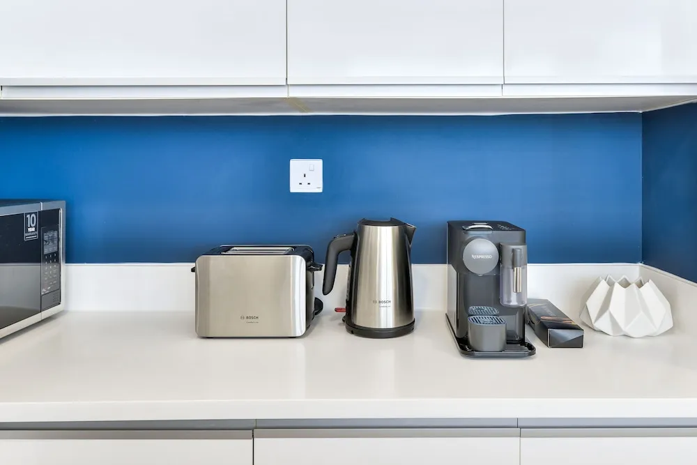 Deluxe 2BR Apartment plus maids room - Sea View