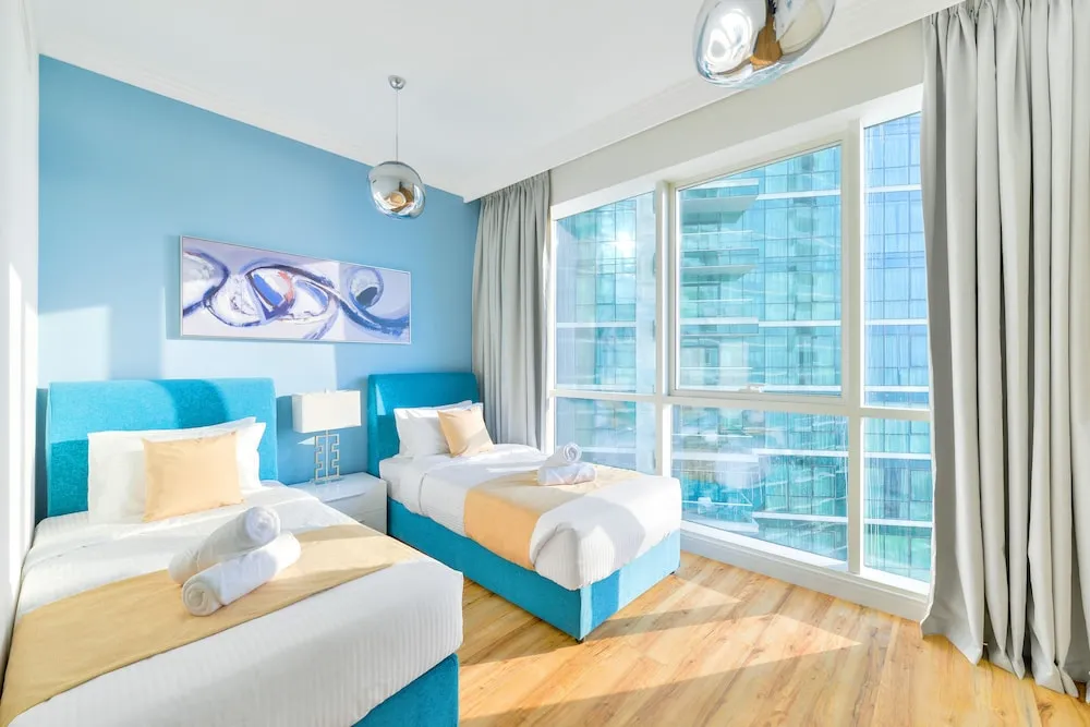 Deluxe 2BR Apartment plus maids room - Sea View